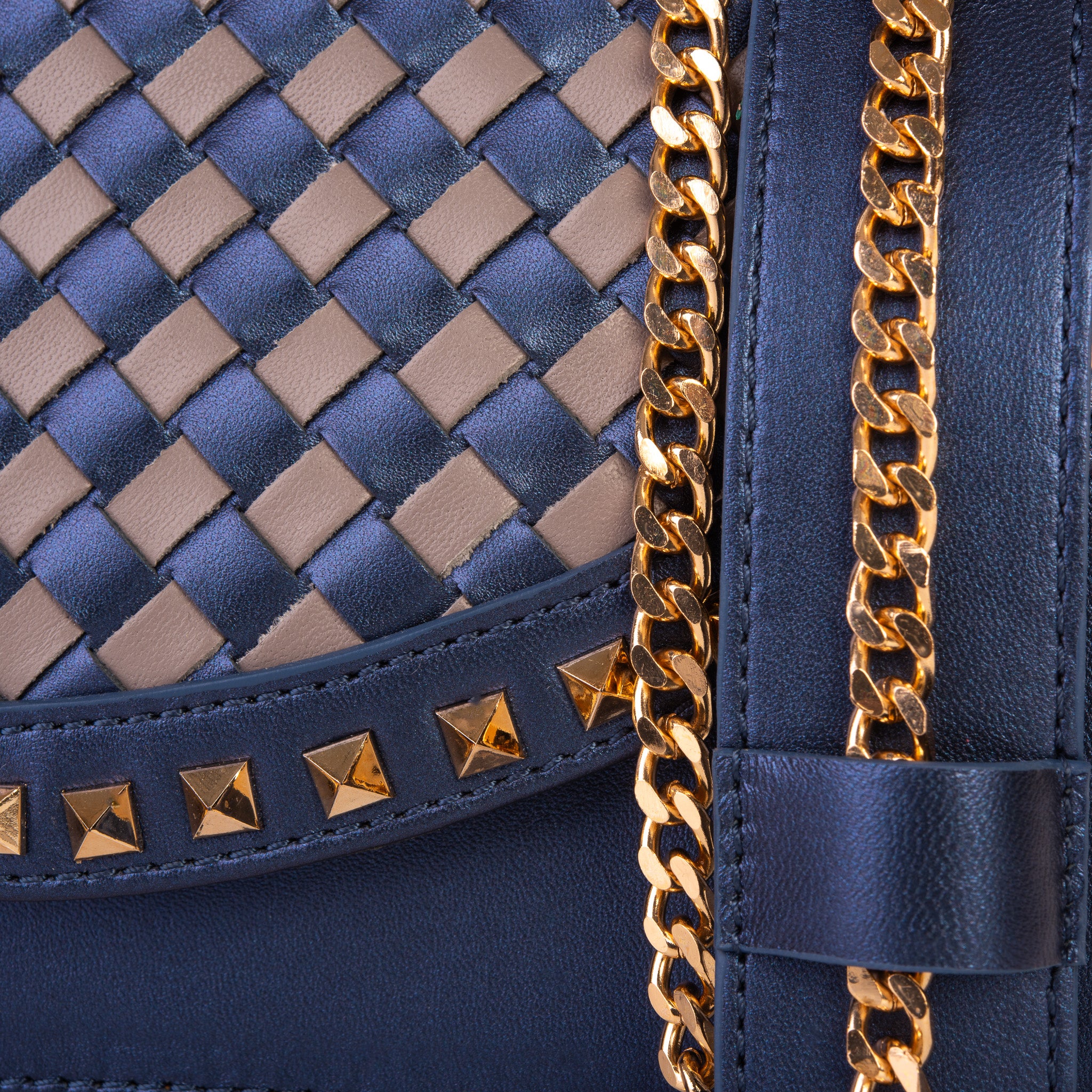 The Dosso Navy Blue and Beige Handwoven Leather Handbag - Image 4