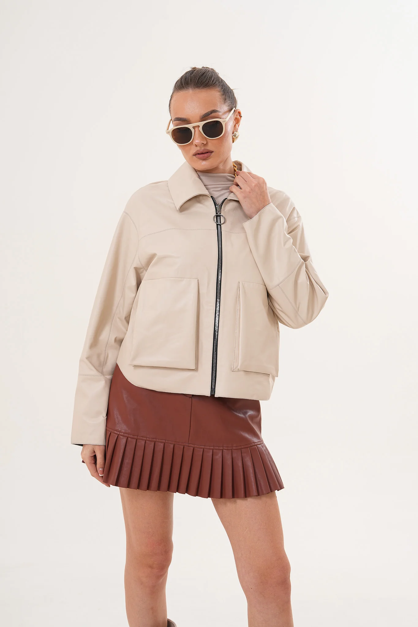The Elvoria Reversible Beige Leather Jacket - Image 12
