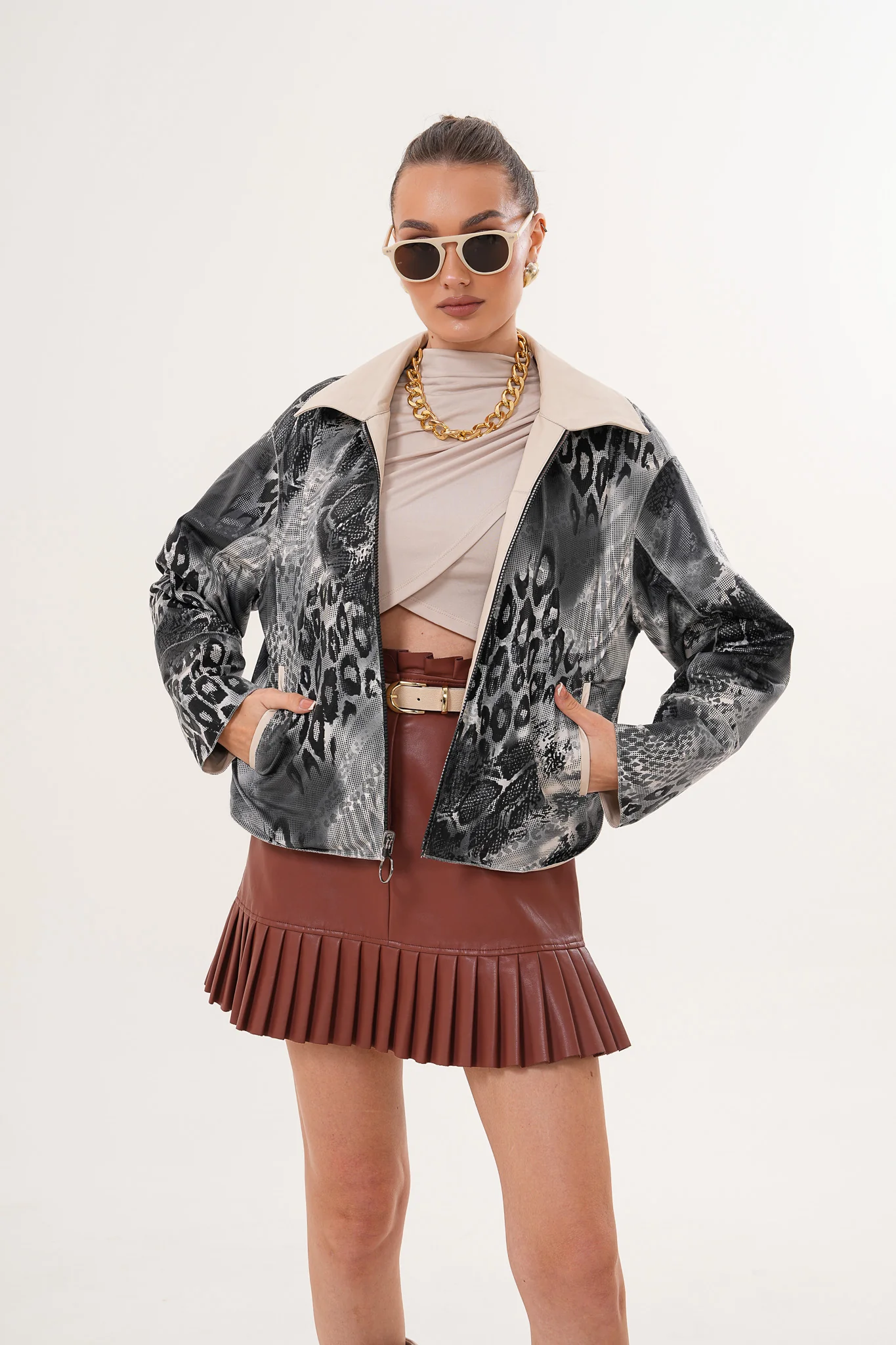 The Elvoria Reversible Beige Leather Jacket - Image 5