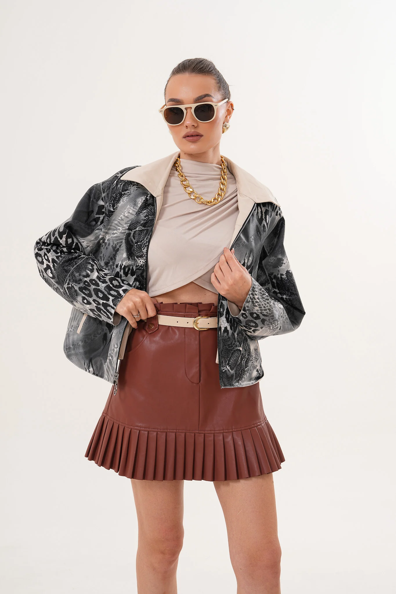 The Elvoria Reversible Beige Leather Jacket - Image 6