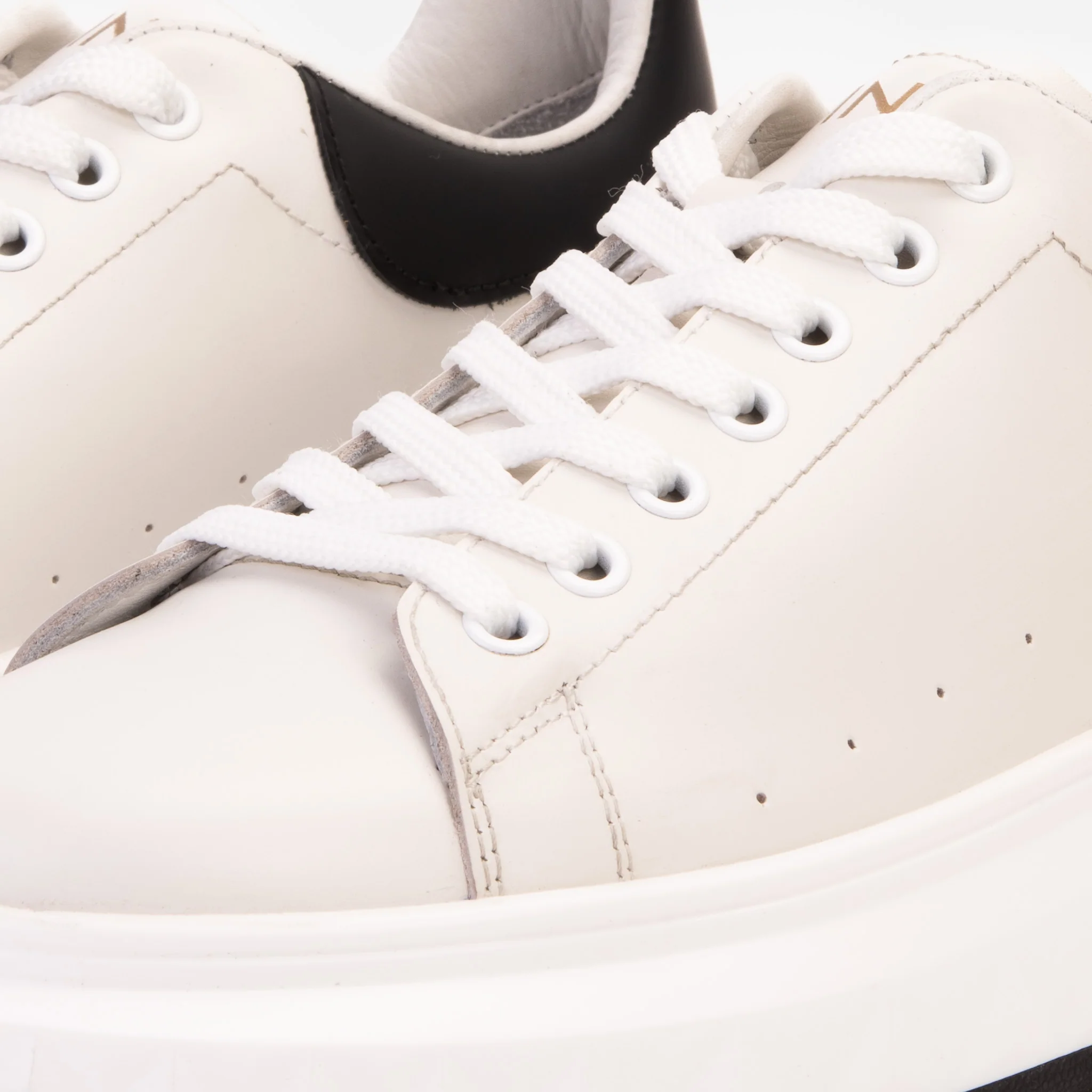 The Linq White Leather Men Sneaker - Image 3