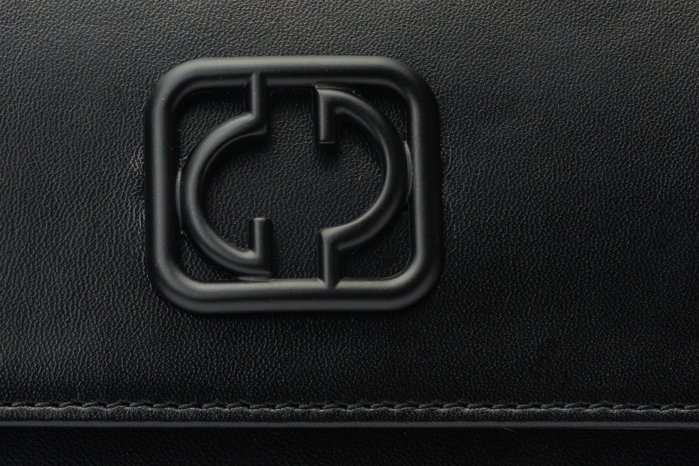 The Maneadero Black Leather Handbag - Image 4